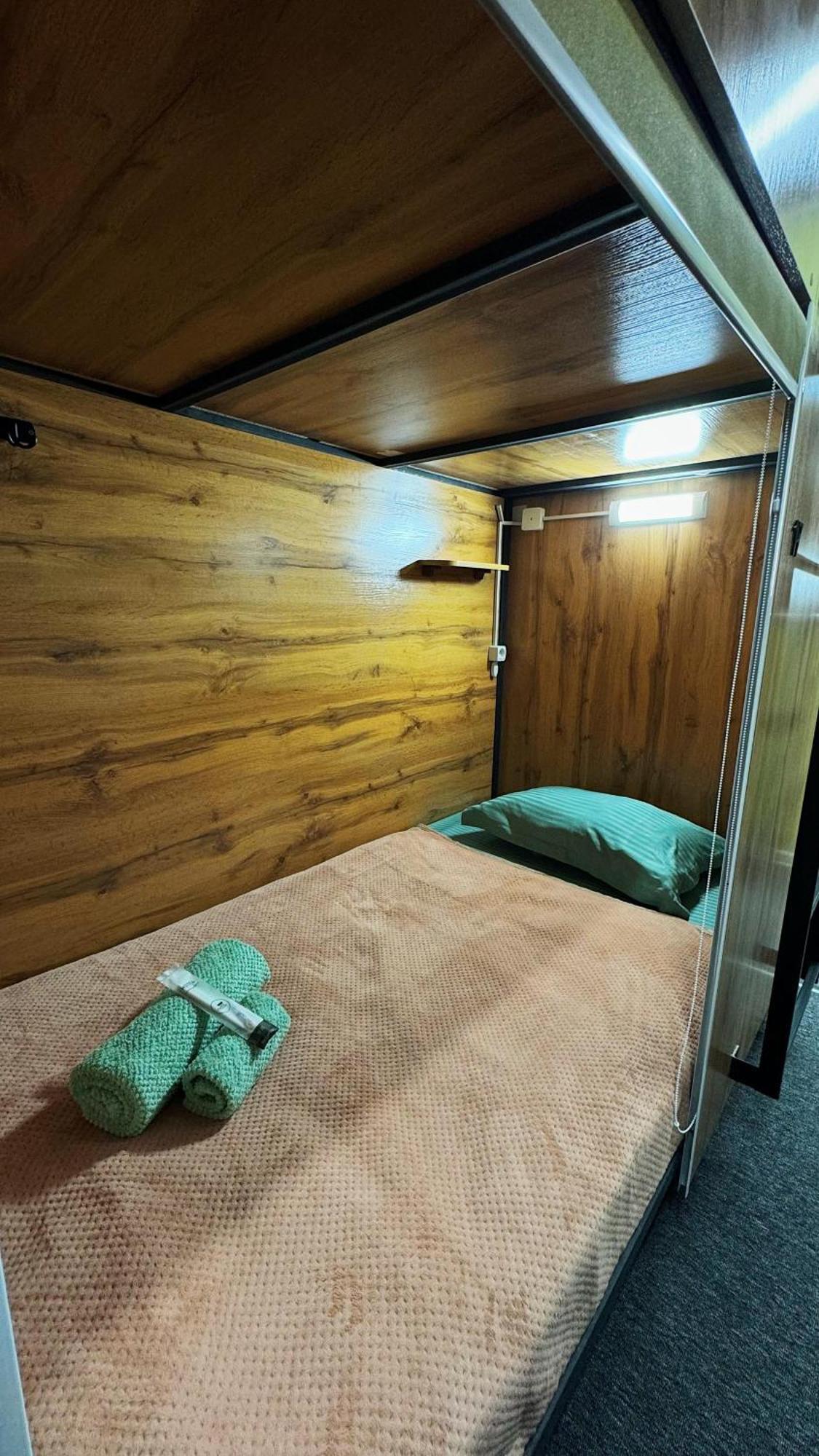 Hostel Kochevnik Capsule Hotel Алма Ата Екстериор снимка