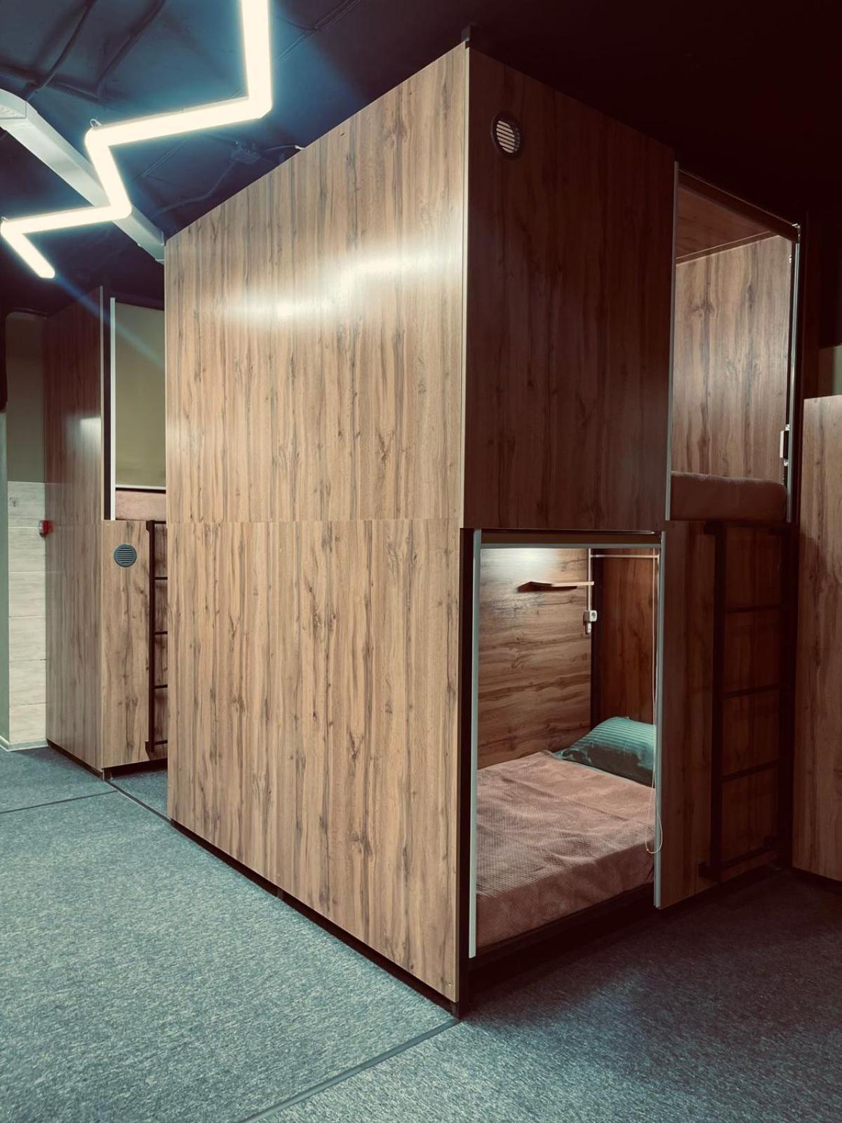 Hostel Kochevnik Capsule Hotel Алма Ата Екстериор снимка