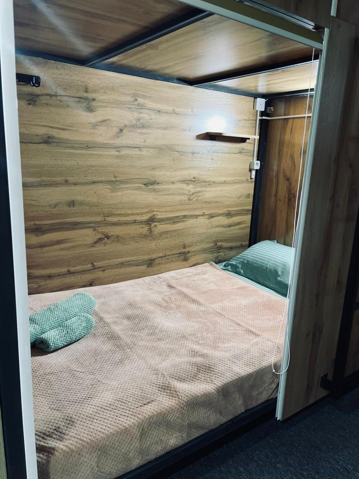 Hostel Kochevnik Capsule Hotel Алма Ата Екстериор снимка