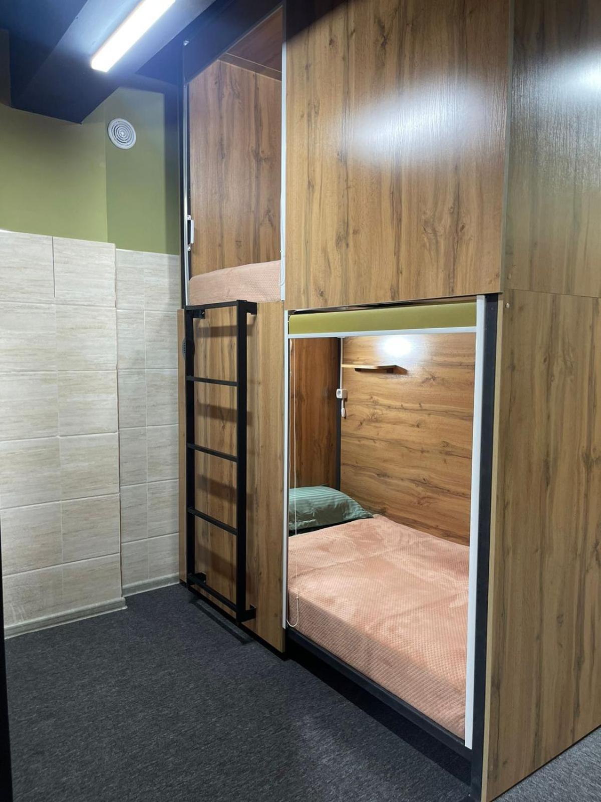 Hostel Kochevnik Capsule Hotel Алма Ата Екстериор снимка