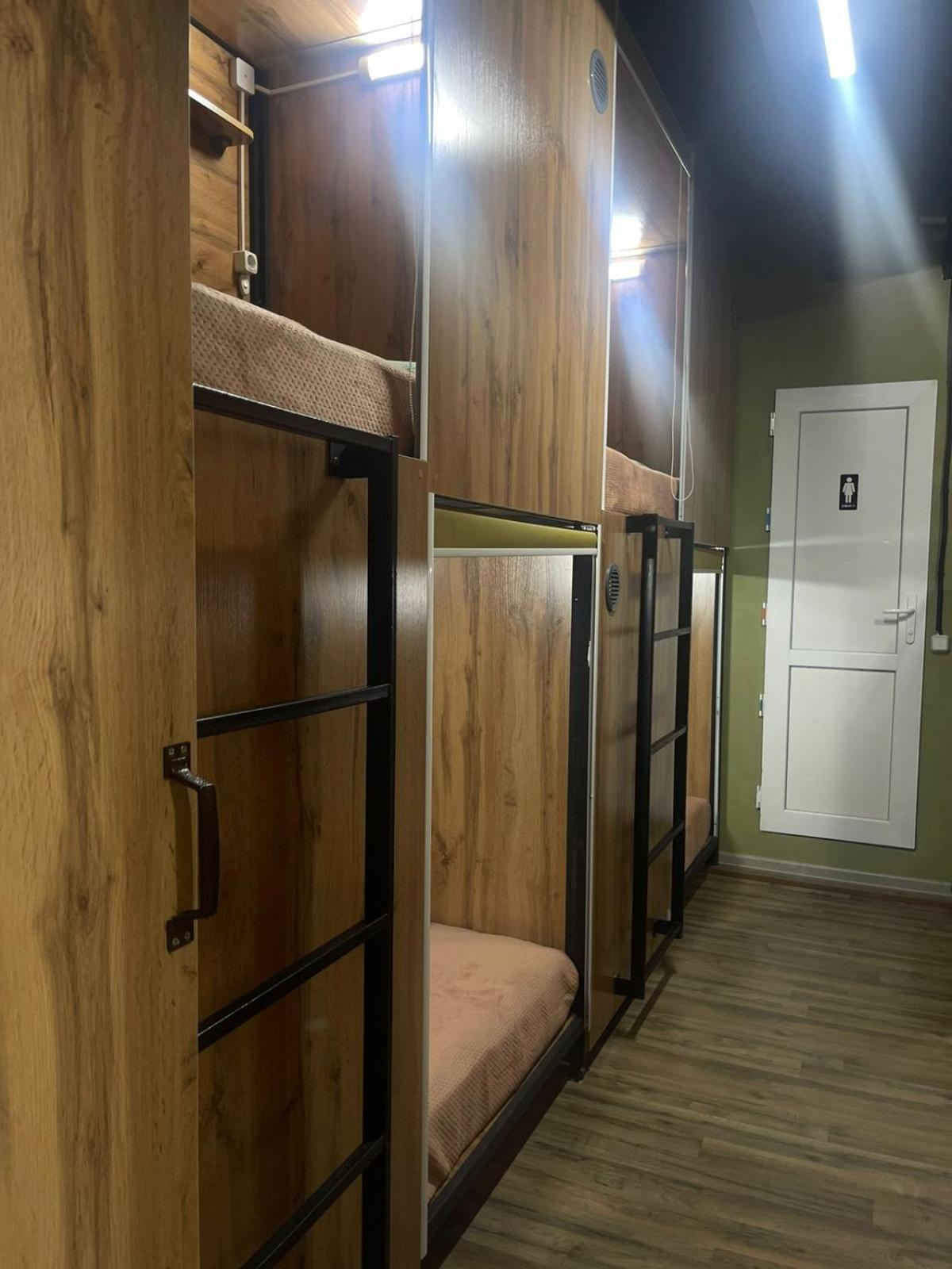 Hostel Kochevnik Capsule Hotel Алма Ата Екстериор снимка