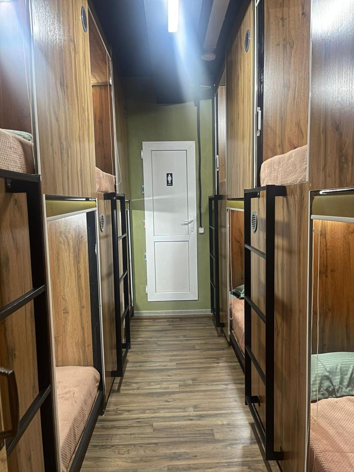 Hostel Kochevnik Capsule Hotel Алма Ата Екстериор снимка