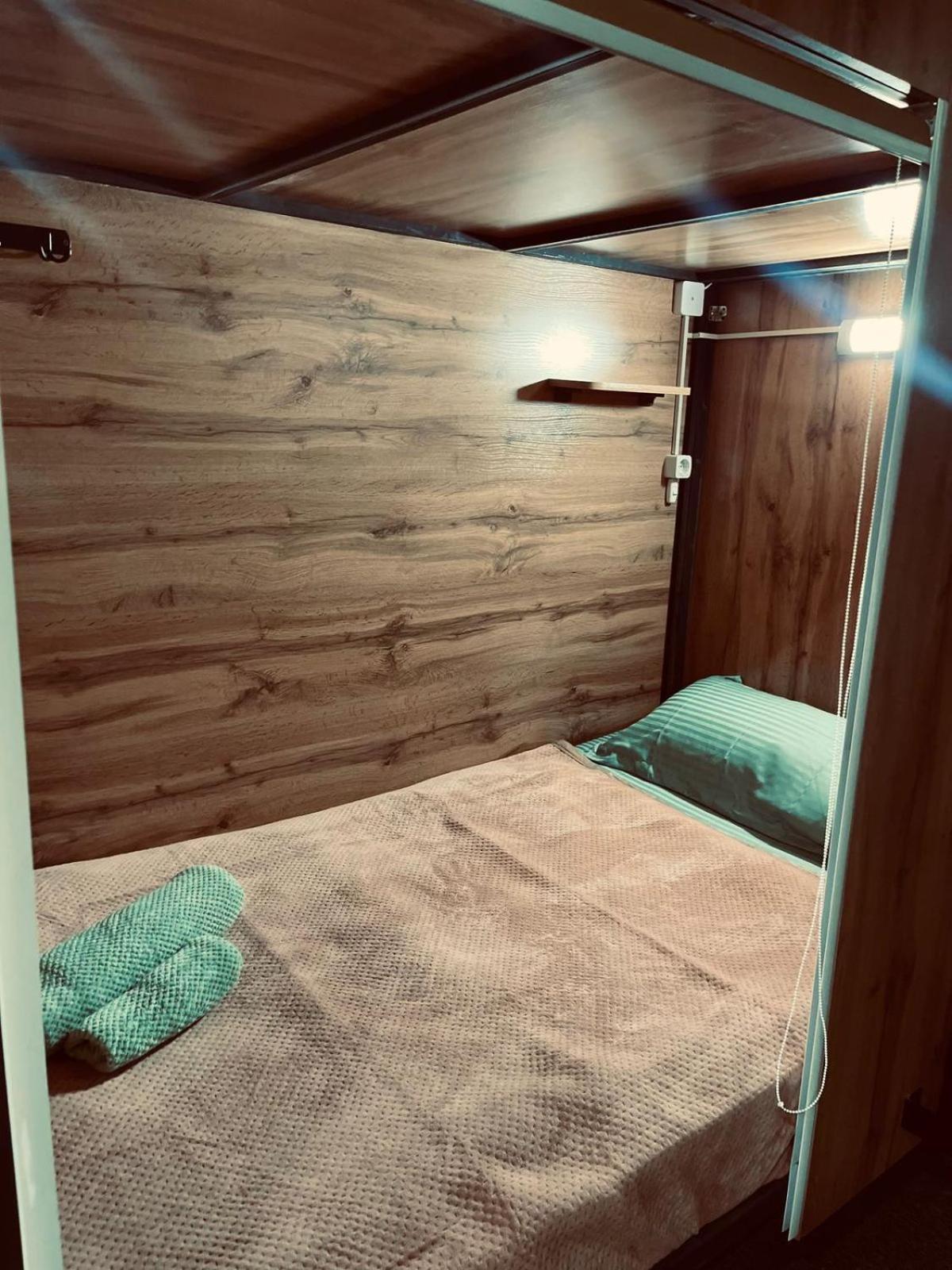 Hostel Kochevnik Capsule Hotel Алма Ата Екстериор снимка