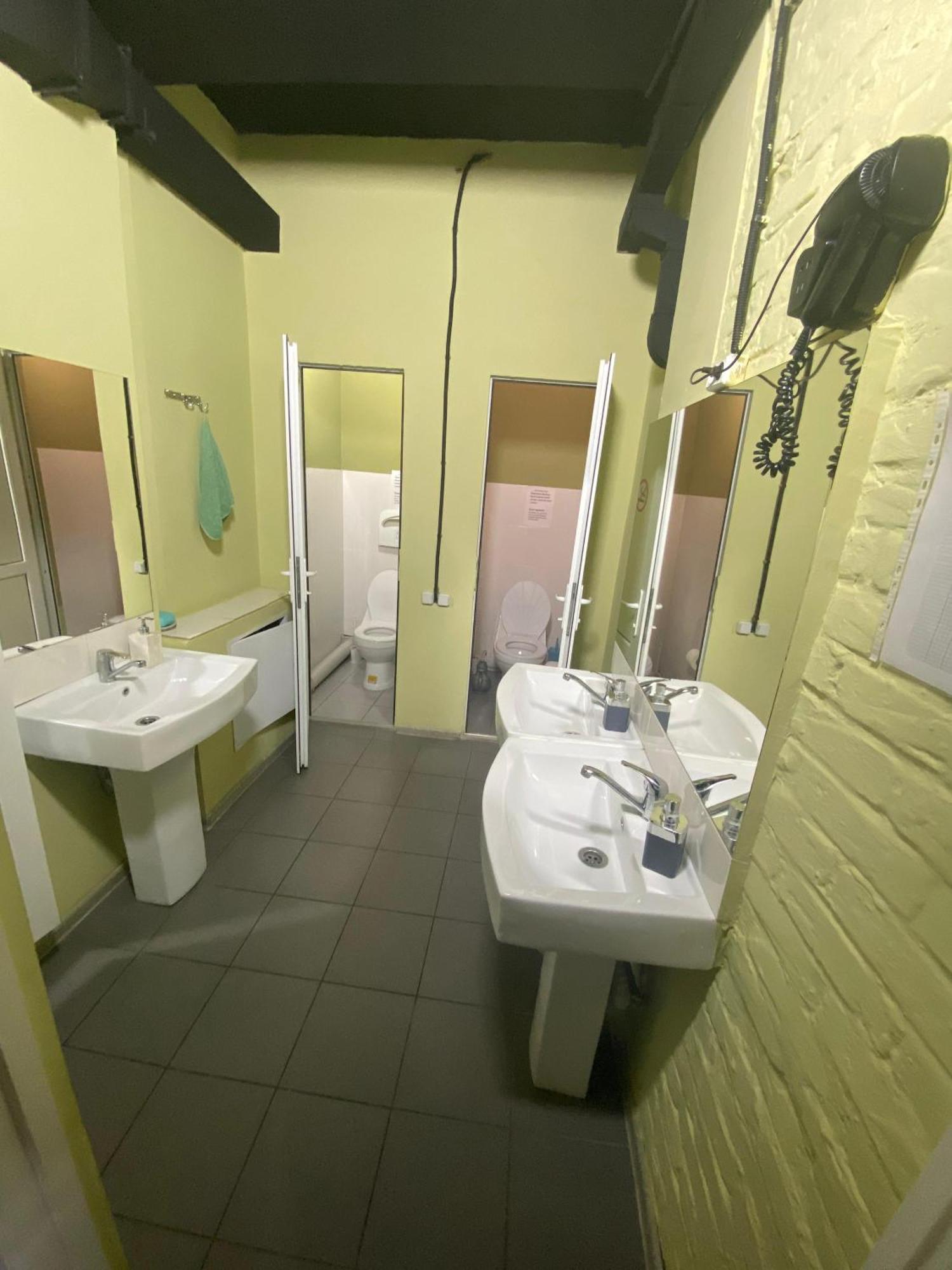 Hostel Kochevnik Capsule Hotel Алма Ата Екстериор снимка
